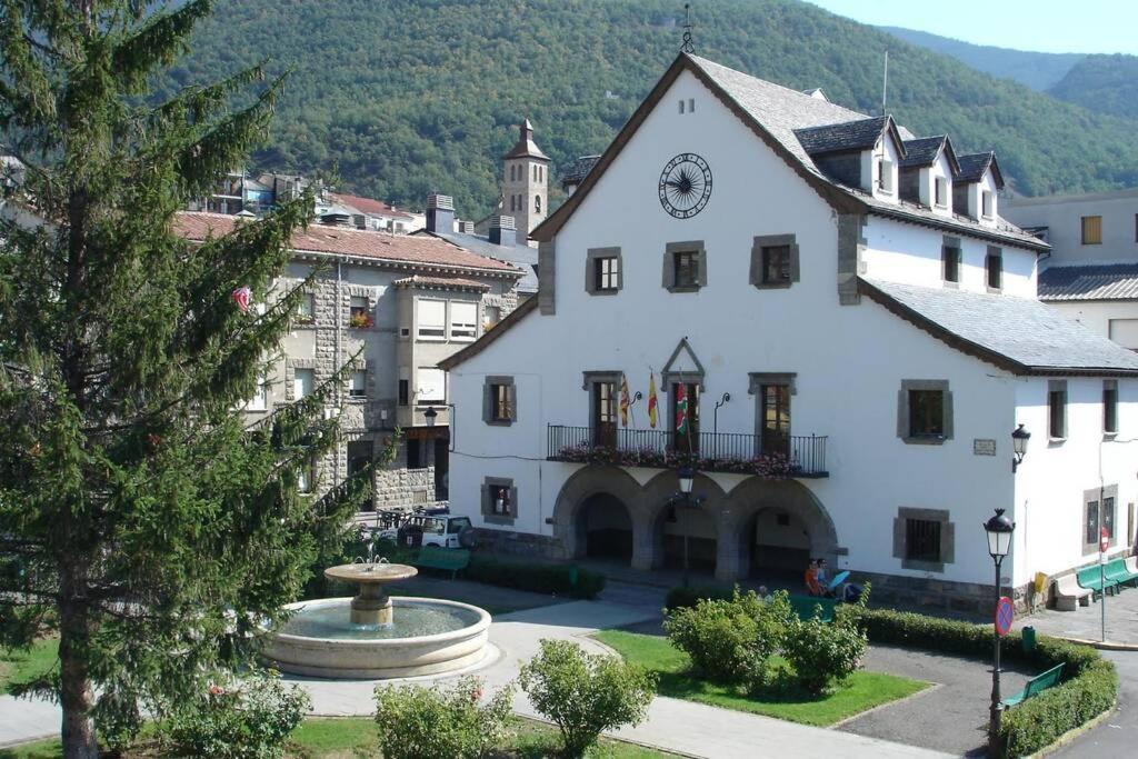 Atico En Biescas Con Piscina, Chimenea Y Garaje Apartment Екстериор снимка